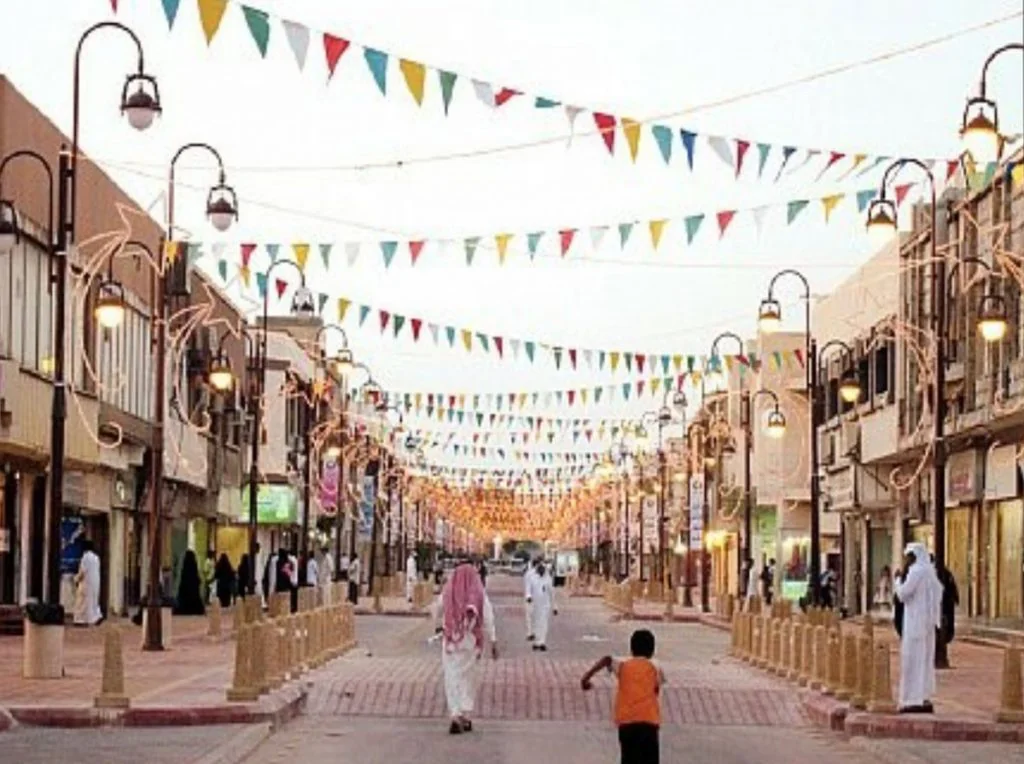 أبرزهم شعراء المعلقات وجرير والفرزدق والبحتري والمتنبي  فرقتهم الأمكنة والأزمنة والعداوات والهجائيات وجمعتهم شوارع الرياض