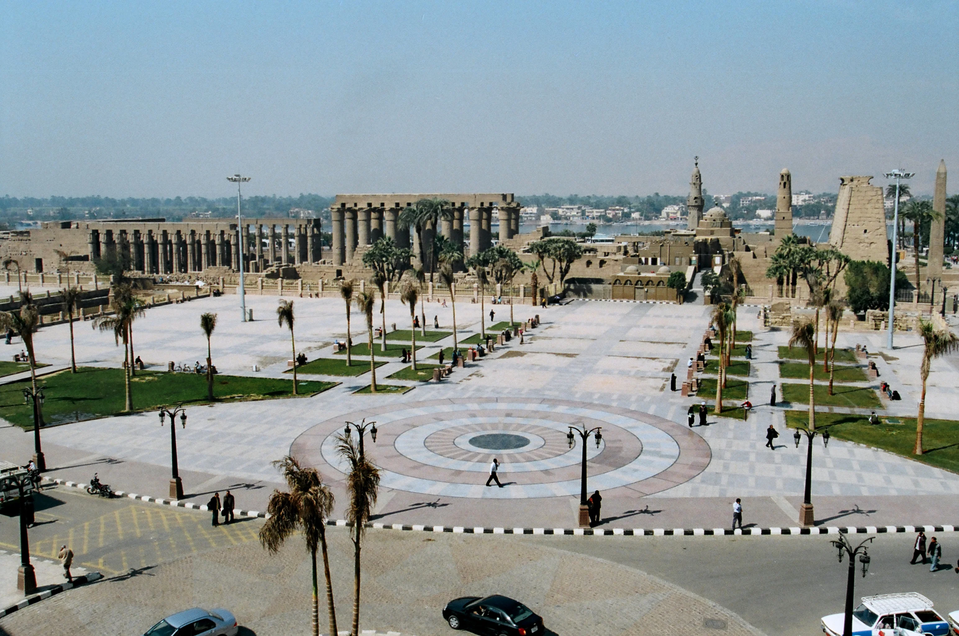 الأقصر.. مدينة تعود بزوارها إلى زمن الشعر فى مصر القديمة   .. معابد ومقابر تُسجل جدرانها قصائد حب وغرام عمرها 3500 عام