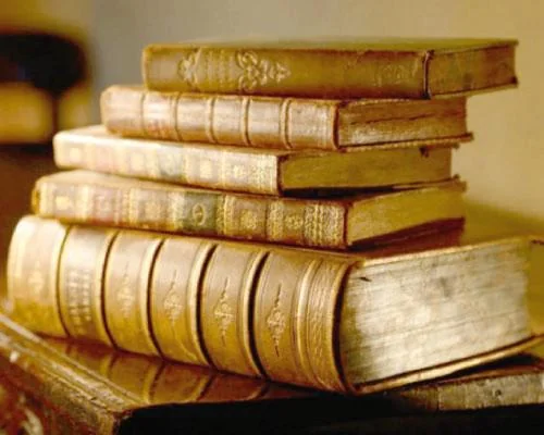 مراجعات الكتب .. الأعمال العلمية المفترى عليها