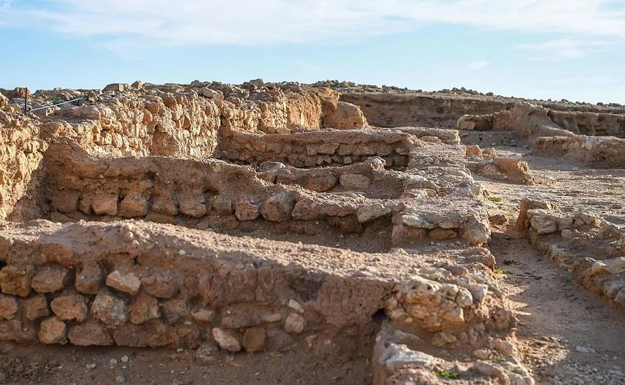 One of the most famous Hajj routes on Darb Zubaida.. The historical village of Zubala includes 300 wells, a market, and a palace for Harun al-Rashid
