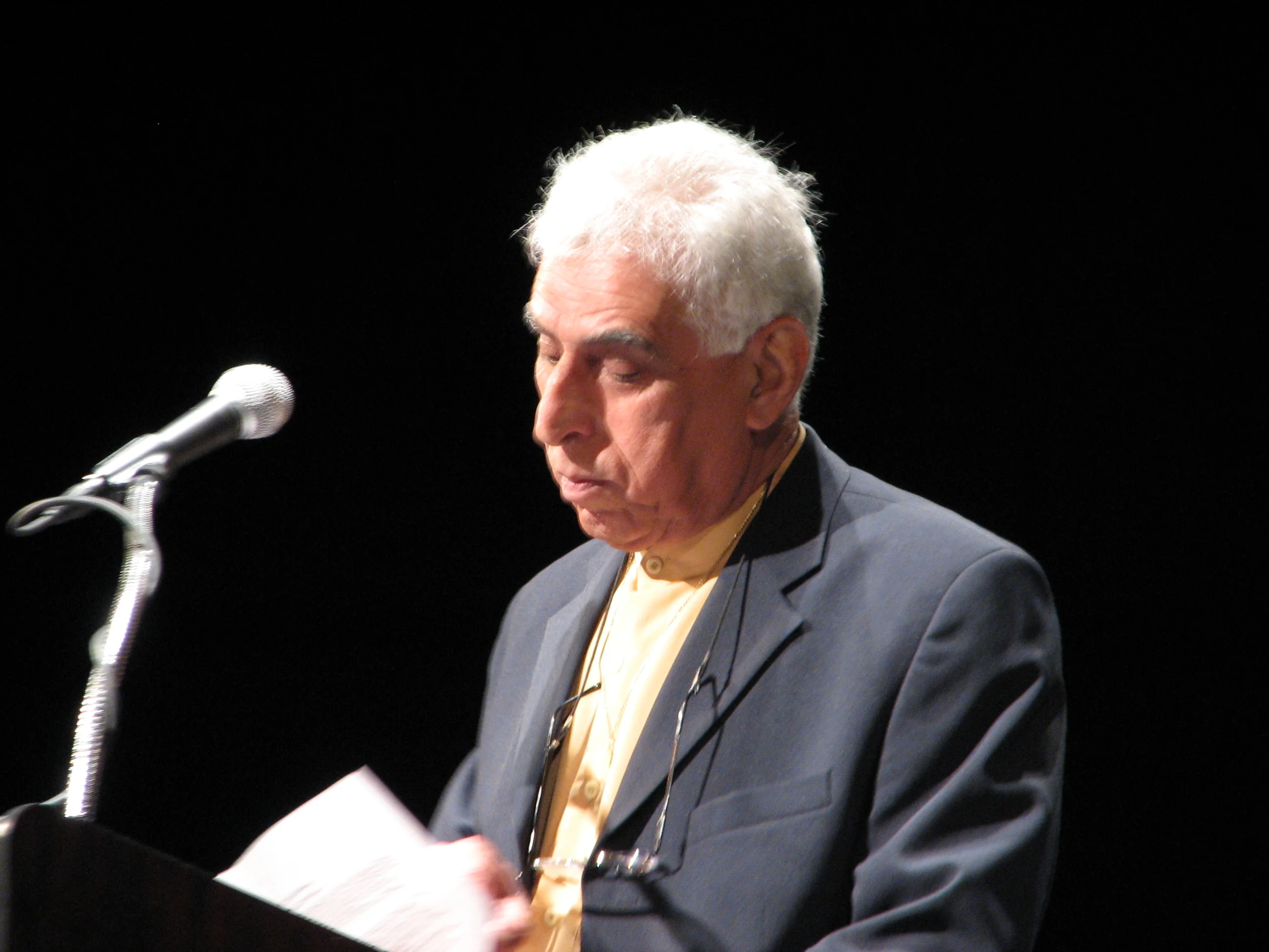 Iraqi poet Saadi Youssef: Sheikh of Poets and Heir to Al-Mutanabbi