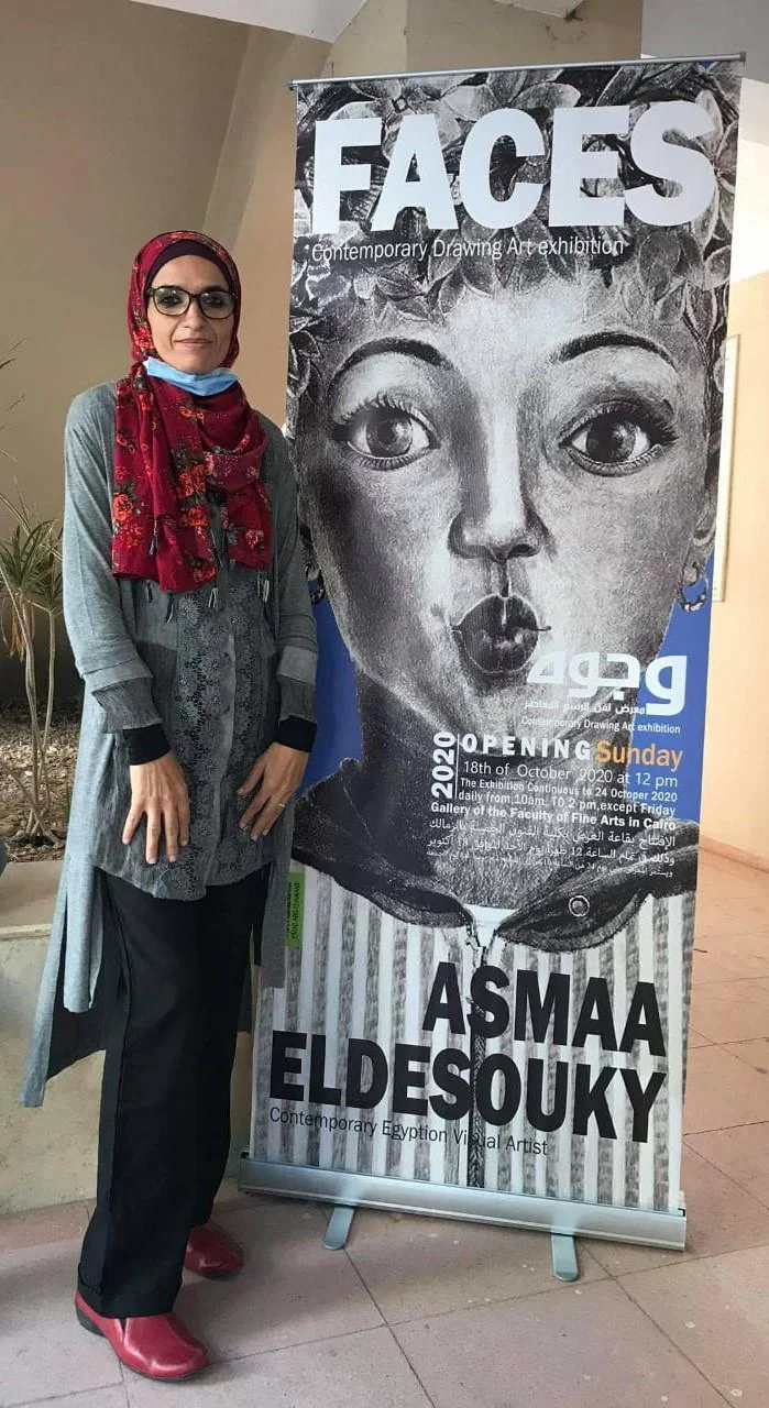 أسماء الدسوقي.. تشكيلية مصرية مسكونة بالعوالم القديمة .. لوحات مستوحاة من " مدن الأرواح ".. وألوان ذات فلسفة خاصة