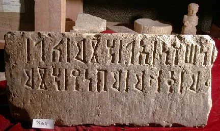 حوار بنكهة التاريخ ..  الدكتور عبدالعزيز الغزي: الكتابة في جزيرة العرب تدل على الوحدة الحضارية لأجزائها..