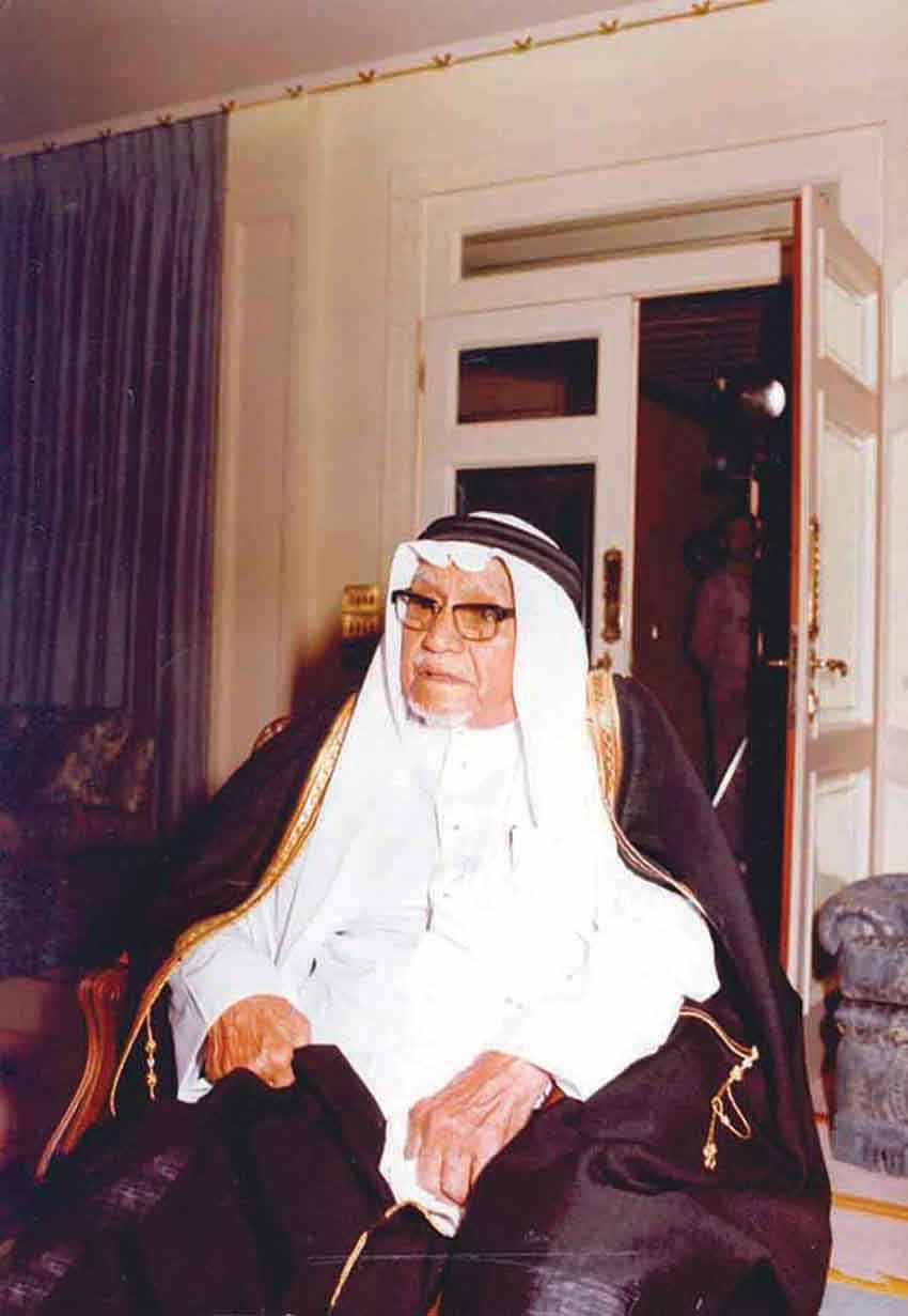 أحمد السباعي مؤسس الصحافة السعودية ورائد المسرح بالمملكة أحمد السباعي مؤسس الصحافة السعودية ورائد المسرح بالمملكة