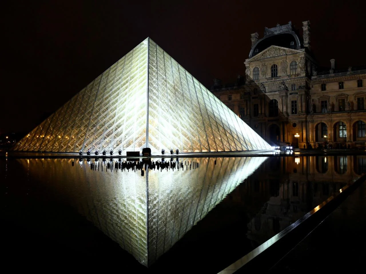 The complete art collection of the Louvre Museum.. now available online for free