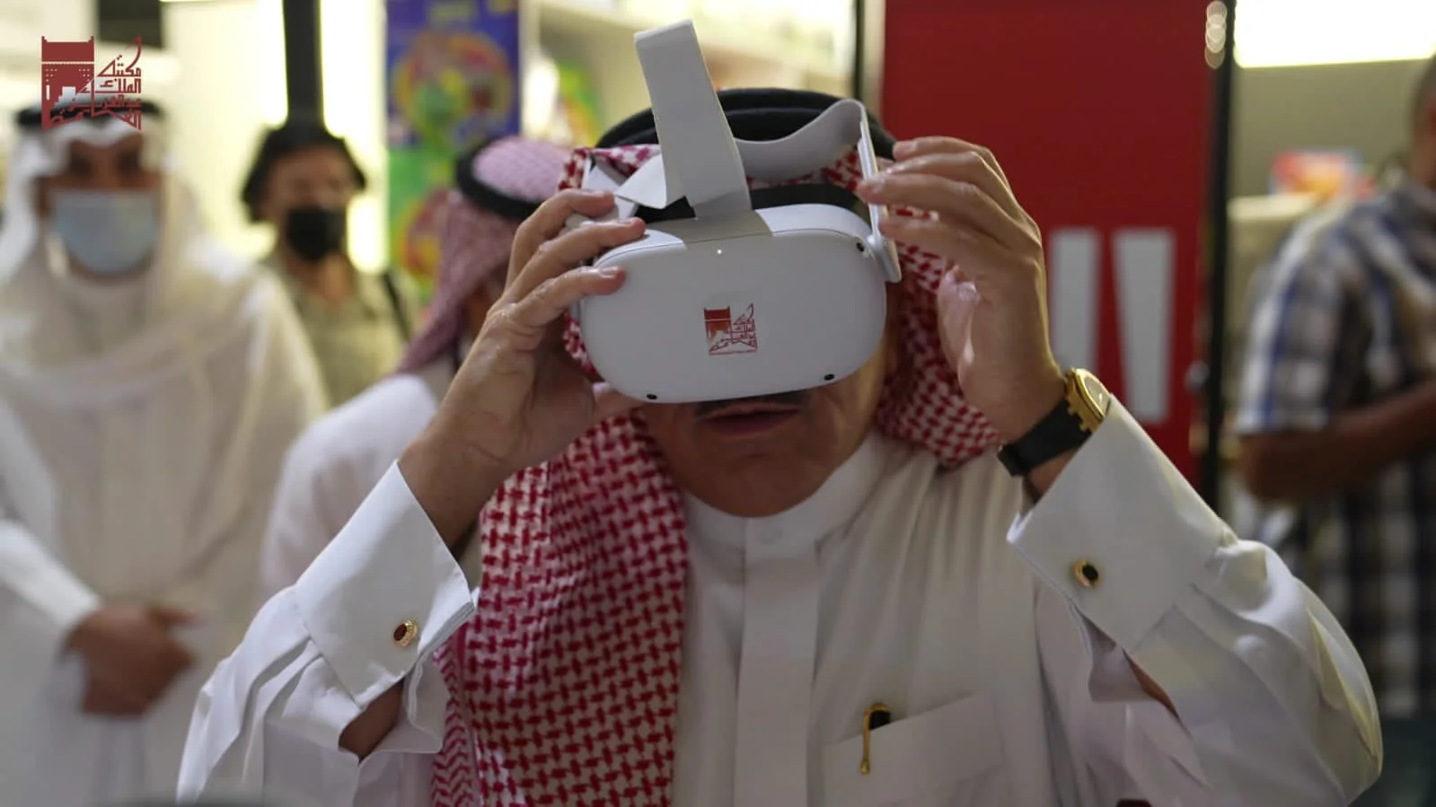 دشنت الموسوعة ومعرض الخط العربي افتراضيًّا مكتبة الملك عبدالعزيز العامة تتألق في معرض الرياض الدولي  للكتاب بإصداراتها ومقتنياتها