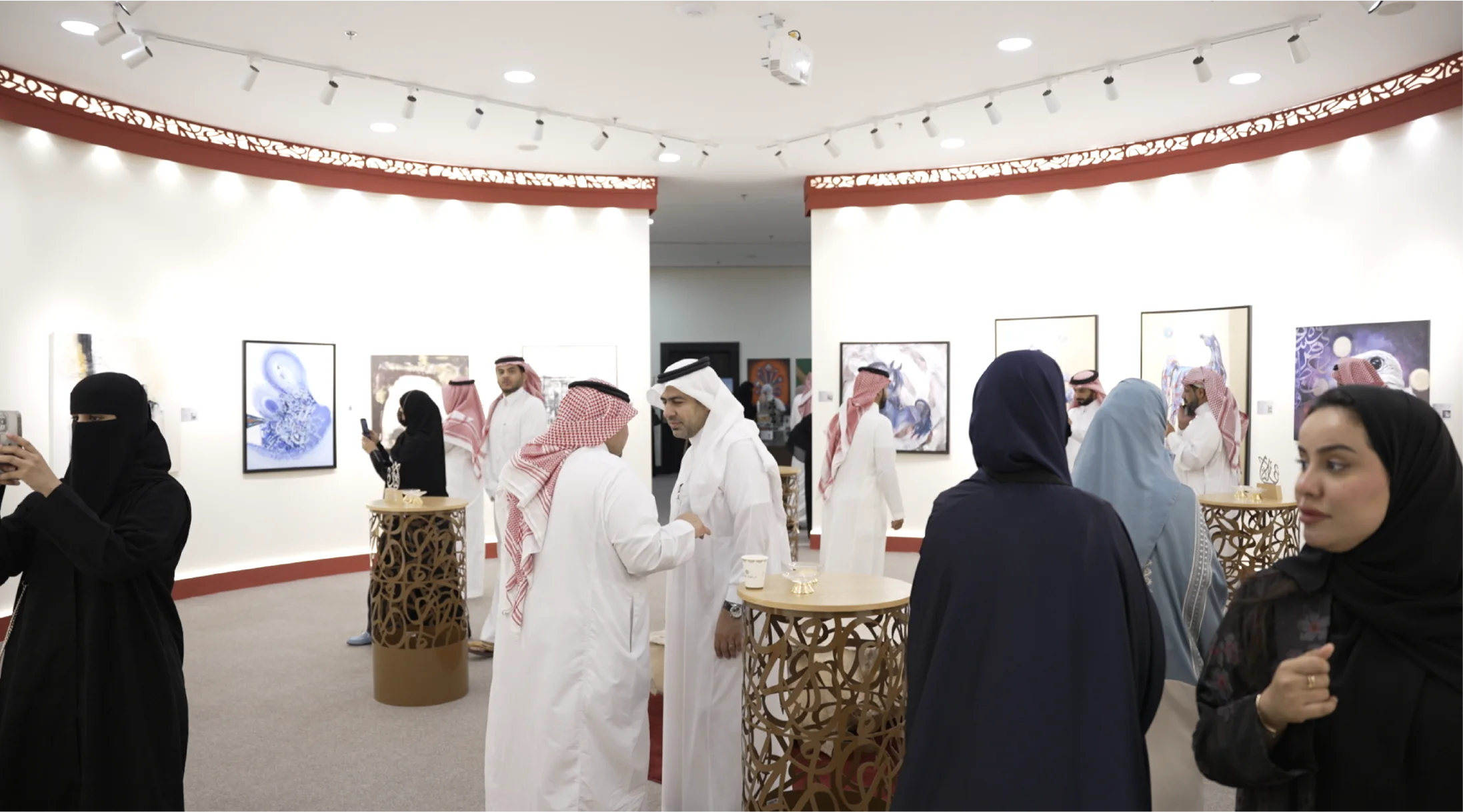 اختتام معرض الفنّ التشكيلي \"أكنان 3\" بمكتبة الملك عبدالعزيز العامة
