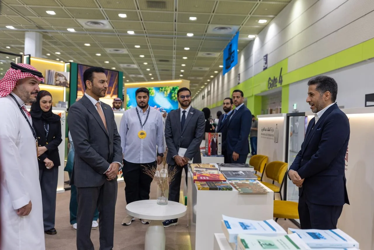 إصدارات مكتبة الملك عبدالعزيز العامة باللغة الكورية تجذب زوار معرض سيئول